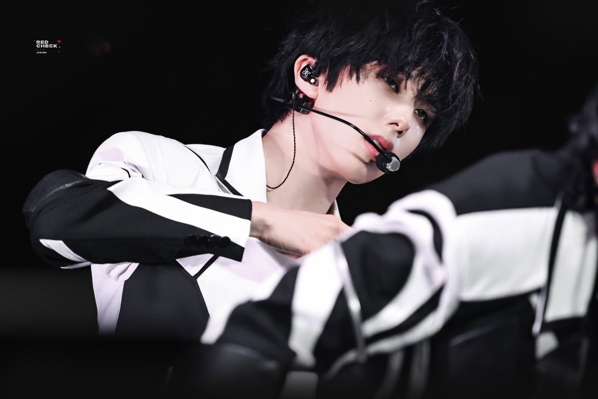 𝗥𝗘𝗗 𝗖𝗛𝗘𝗖𝗞 tweet media