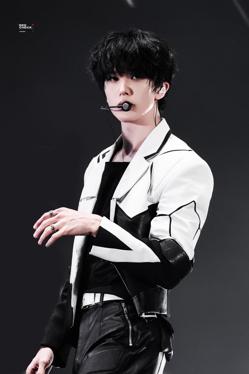 𝗥𝗘𝗗 𝗖𝗛𝗘𝗖𝗞 tweet media