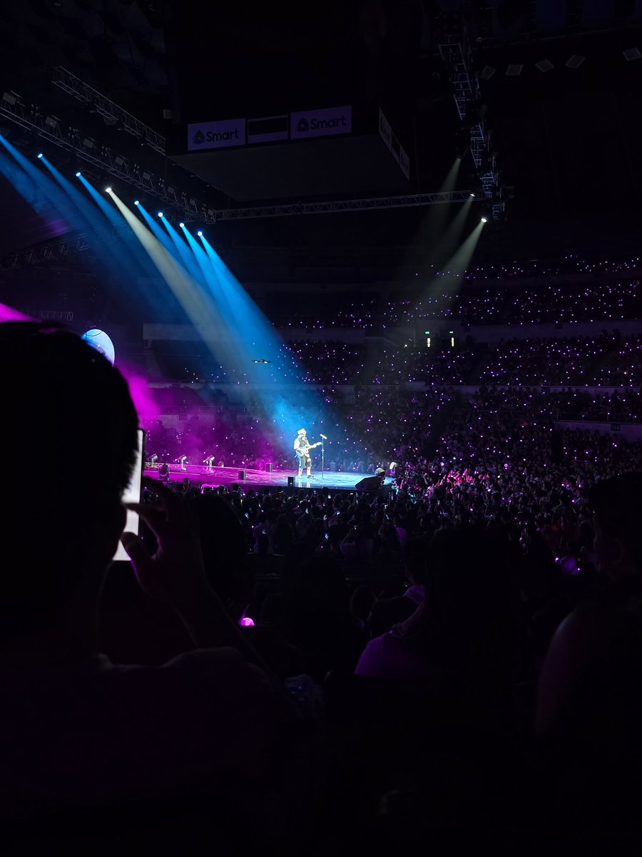 lehlayna's tweet photo. what do you mean it's been a month since @clfrnia_maki's one more ride concert? 🥺🌈 https://t.co/vCr128vZxP
