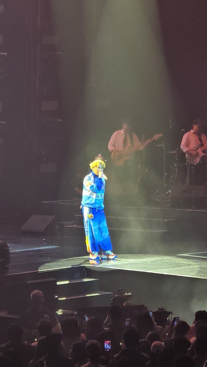 lehlayna's tweet photo. what do you mean it's been a month since @clfrnia_maki's one more ride concert? 🥺🌈 https://t.co/vCr128vZxP