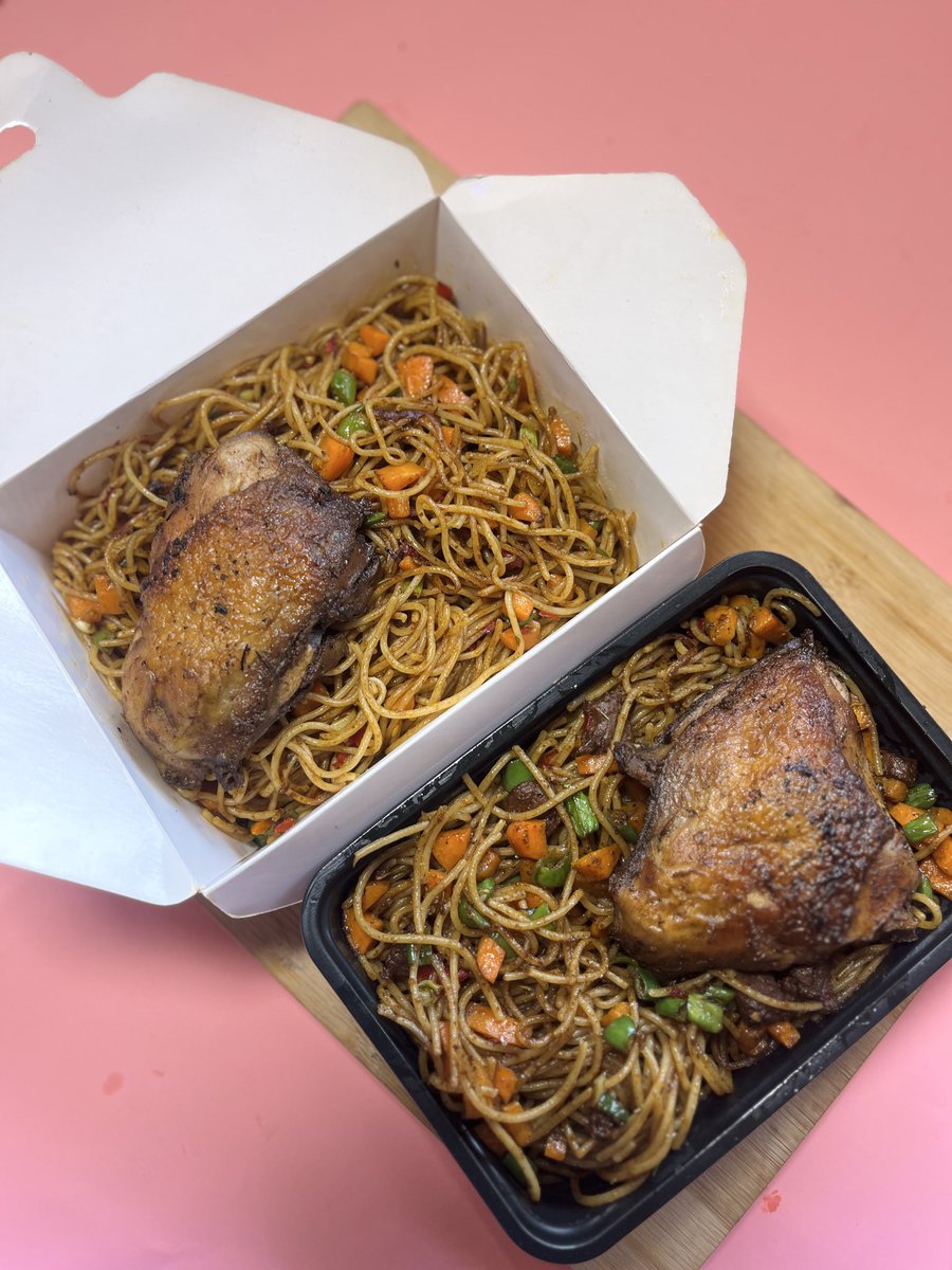 Sizzle_chow's tweet photo. Another weekend is here!
Let’s take the kitchen stress off your shoulders, while you handle the chores😌
.
To order; kindly send a dm to any of the WhatsApp number in bio. 

#sizzle #sizzlelagos #pastainlagos #pasta https://t.co/dsfn0Bn00b