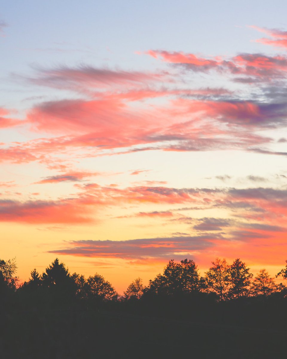 lrhome's tweet photo. Pay attention to where the sun sets in your area and plan an evening spot around that view. It turns an ordinary day into something memorable. https://t.co/bmXQUixeFv