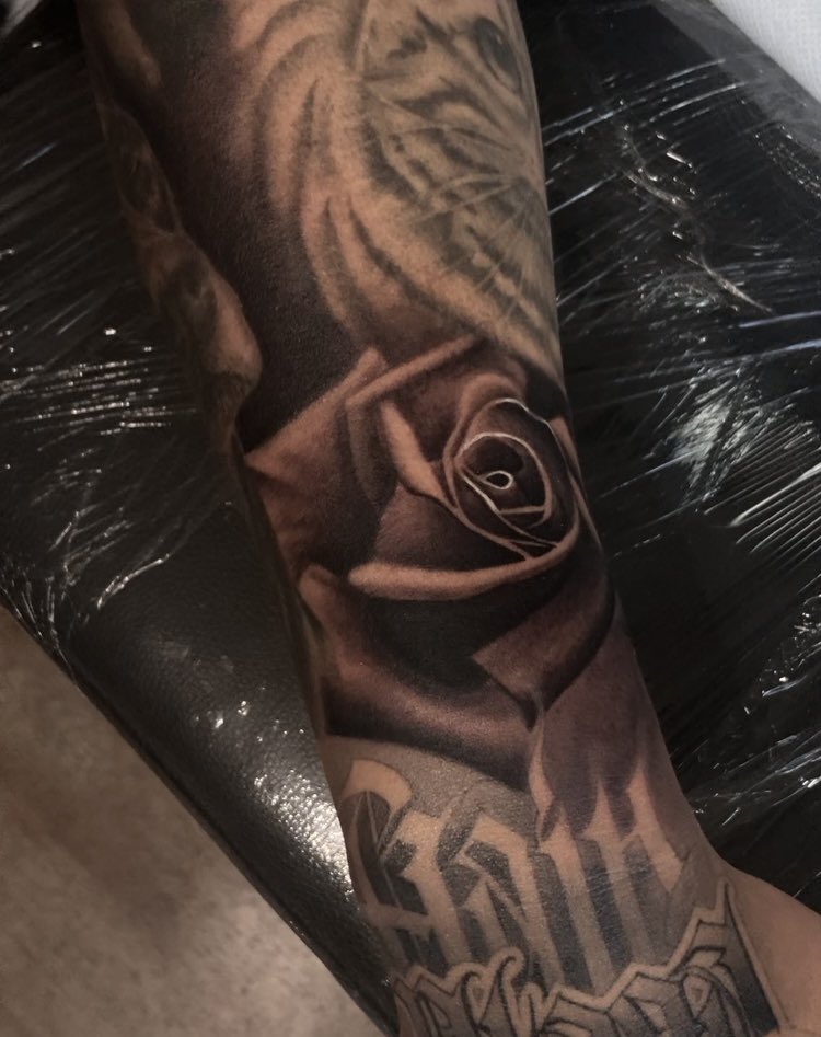 kbigtattoo's tweet photo. 薔薇🌹
#大阪彫師
#薔薇タトゥー
#リアルタトゥー
#rosetattoo https://t.co/7xZudZTqne