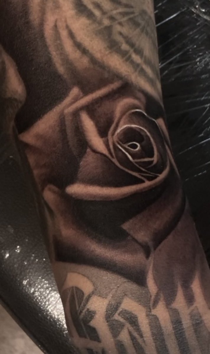 kbigtattoo's tweet photo. 薔薇🌹
#大阪彫師
#薔薇タトゥー
#リアルタトゥー
#rosetattoo https://t.co/7xZudZTqne