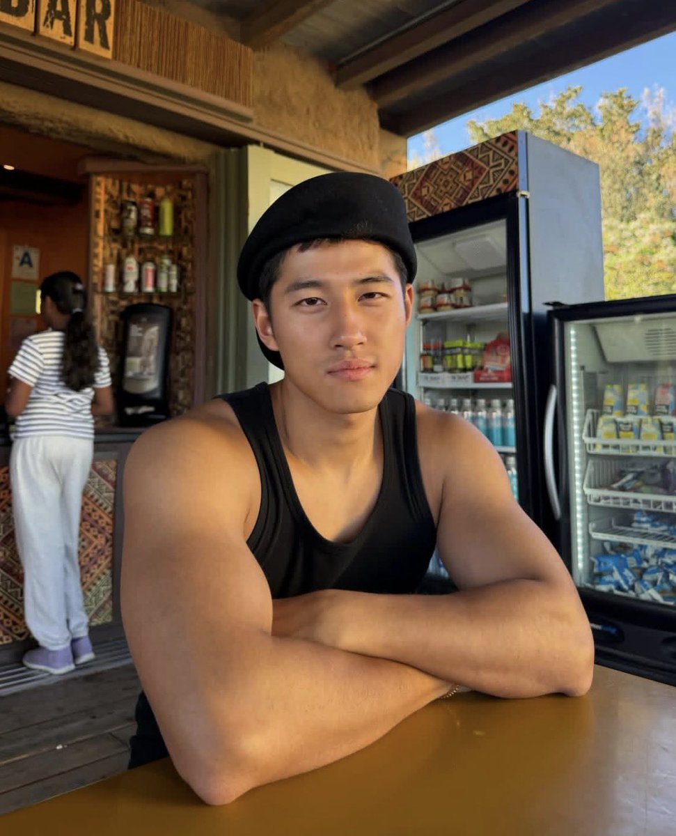 Daily Hot Dudes tweet media