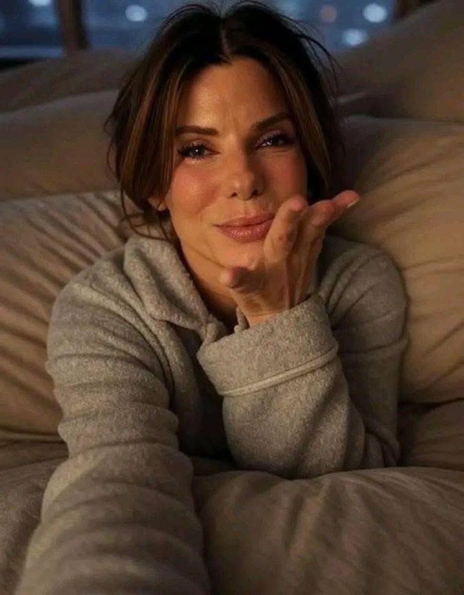 Sandra Bullock tweet media