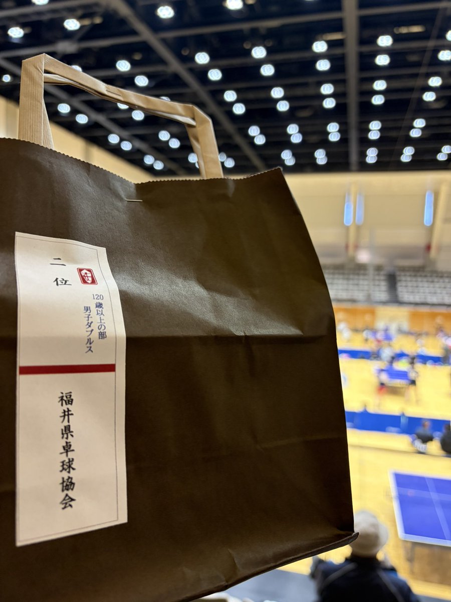natunohanabi's tweet photo. 今日は福井恐竜大会にオープンラージボールに参加！
男子ダブルス、とりあえず結果が出ました🏓
千葉くんから山口県のお土産山焼き団子🍡を頂きました。美味しいかったです。ありがと！ https://t.co/xvelSP1hy0