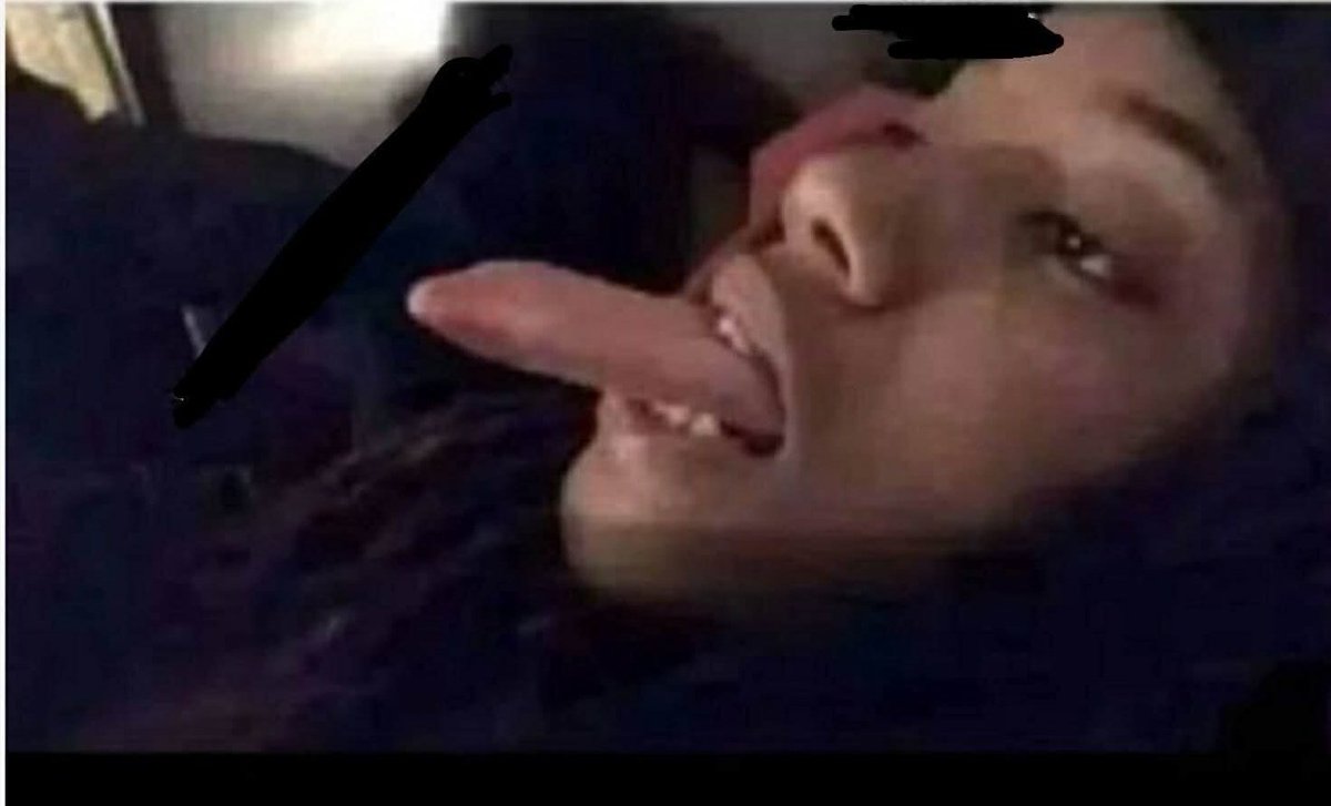 Nobody : 

Lesbians waking up hard in the morning 😂😭