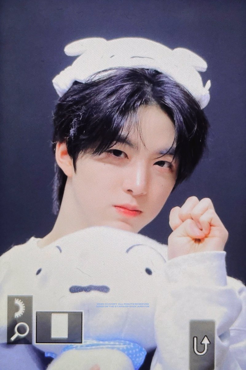 𝗜𝘃𝗼𝗿𝘆 tweet media