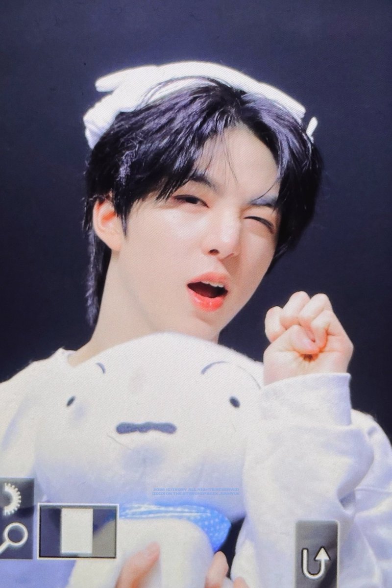 𝗜𝘃𝗼𝗿𝘆 tweet media