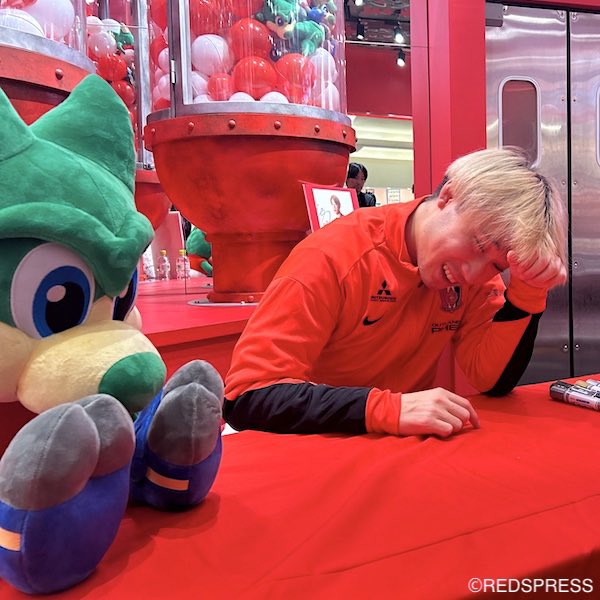 🔴 松尾佑介選手1日店長 パート2🔴

#REDIAFACTORY を盛り上げた
<a href="/REDIA_FACTORY/">REDIA FACTORY</a> 
松尾佑介選手の画像は続きます！

参加された皆さんの
エピソードを読むのも楽しいです！

一番はピッチで早く観たいものですが、
「大丈夫ならば、出ている」的な
返答をしていて笑いました🤣

#urawareds #浦和レッズ