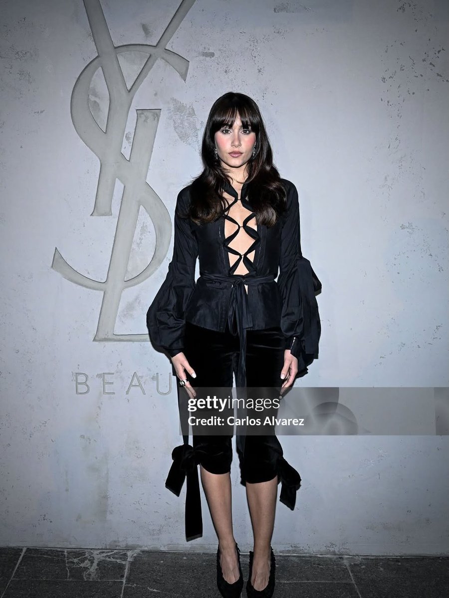 aitanadaily1727's tweet photo. 🖤 | @Aitanax luce espectacular en el photocall de la #YSLBlockParty de Madrid: https://t.co/GENSJr1hDz