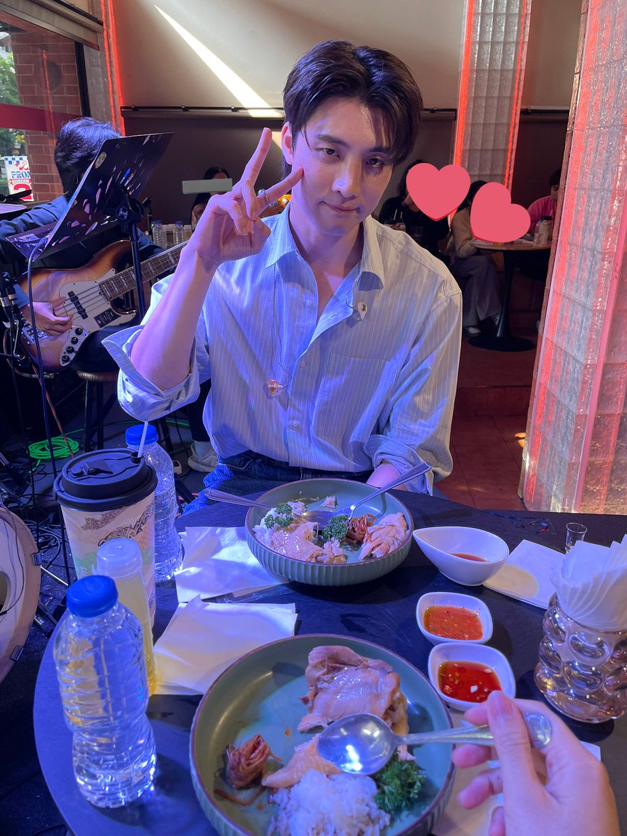 งานวันนี้คือแฮปปี้สุด สู้ๆกับทุกอย่างนะคุมพรว คอยซัพพอร์ทเทออยู่เสมอ ขอให้แฮปปี้กับงานในอนาคตและก็ทุกๆวันนะ รอเจอเทออยู่ทุกครั้ง

ปล ถูกจุ่มไปชิมไก่บนเวที เลยขอแชะมา 1 รูป น่ารักฝุด

 #MeanPhiravich <a href="/m34nismind/">m34nismind</a>