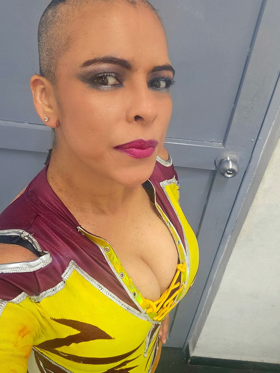 Princesa Sugehit Cmll tweet media