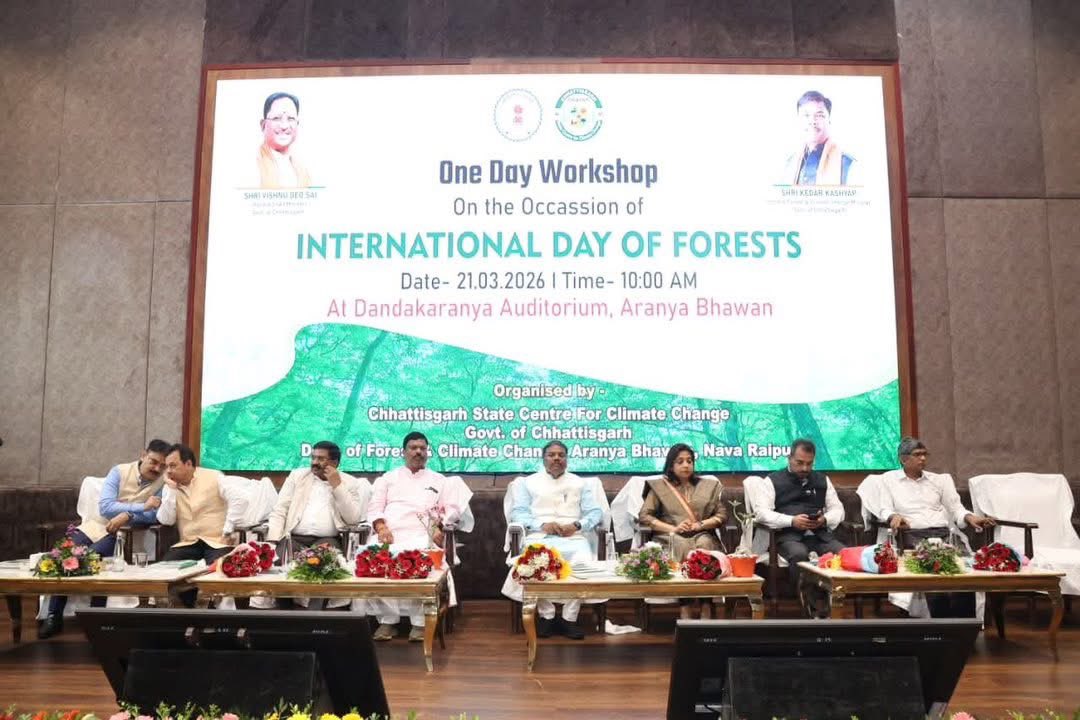 आज नवा रायपुर स्थित अरण्य भवन में अंतरराष्ट्रीय वानिकी दिवस के अवसर पर  आयोजित एक दिवसीय कार्यशाला में वन मंत्री @KedarKashyapBJP जी के साथ ...