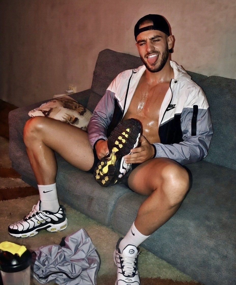 gay_sneakers's tweet photo. https://t.co/1rAK8AknWp