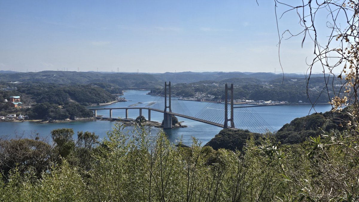 M57722144's tweet photo. 昨日は、佐賀県へドライブに行ってきました😃
時間が少し早かったので、前から気になってたドライブイン鳥で食事をと思い、開店30分前に着いて数名の方が並んでありましたけど、開店後すぐに入店できました😃
その後、波戸岬、呼子、帰りに鏡山で夕陽をと思ったんですけど、雲が多くて残念でした😅 https://t.co/46Hkk6hCyi