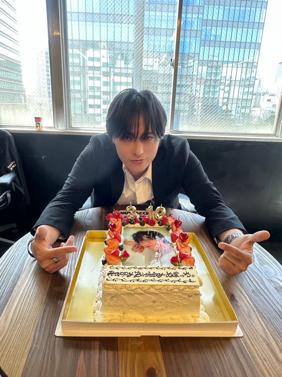 Opposites Attract tweet media