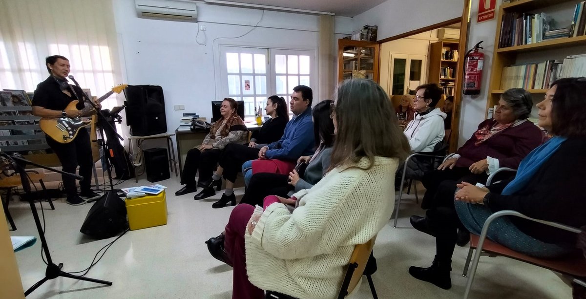 ProduIlles's tweet photo. Mon&amp;MarCel han celebrat l’arribada de la primavera amb les veus que transformen els versos d’Ones de Poesia en cançons que bateguen amb llum nova.  Molt de públic en la Biblioteca de St Joan de Labritja!  
#POEMilla #música #poesia #cançons #primavera @MonEivissa @melq_art https://t.co/eGTHIWHNbV