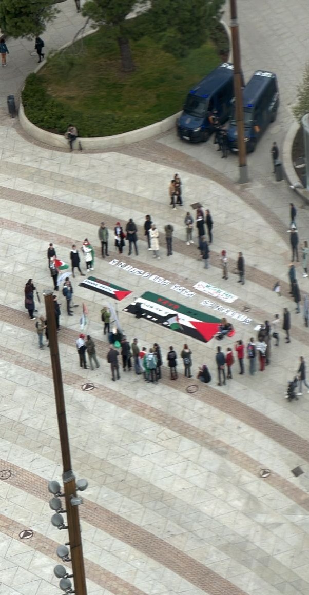 AfifaKarake's tweet image. #Madrid #Spain (#interpretation) :  
#ZionismIsNazism 
#FREEPALESTİNE 

#Now