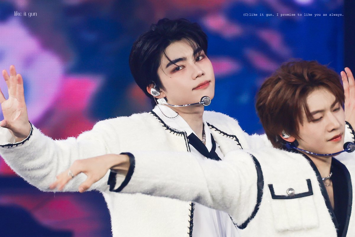 𝒍𝒊𝒌𝒆 𝒊𝒕 𝒈𝒖𝒏 🖤 tweet media