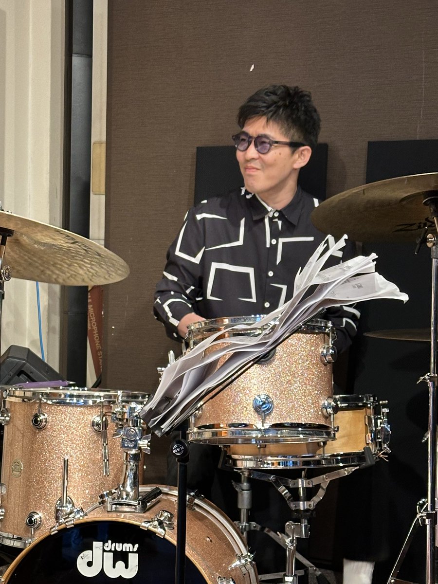 lilicoco0901's tweet image. 今宵はヨリスさん🎷のライブをラミノアで楽しんでます💓
ラミノアはアーティストと距離が近く体全身に音の震度が伝わってきます✨
重厚感のある心臓に突き刺さる💘素敵な音色に酔ったこの瞬間❤️素晴らしいアーティストの皆さまに🥂

#Joris Posthumus(As)
#柳隼一(Pf)
#佐藤潤一(Bs)
#長谷川ガク(Ds)