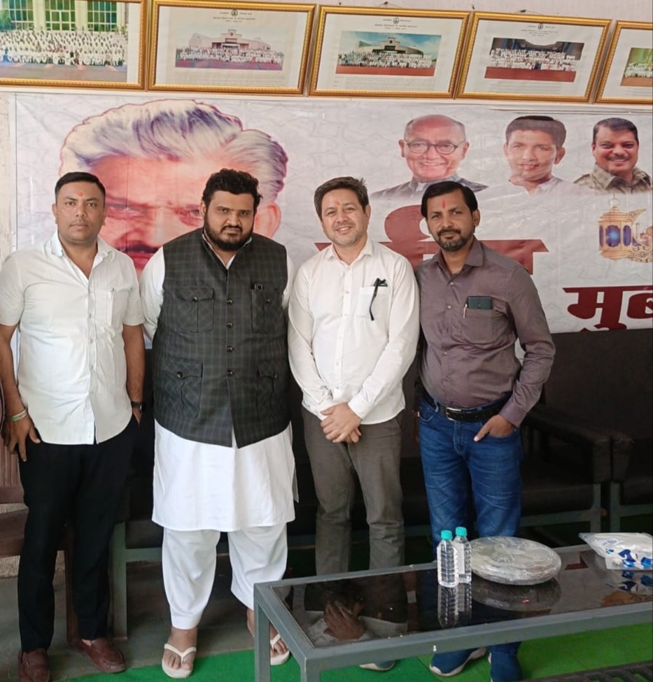 Aashish__INC's tweet photo. आज ईद उल फितर के मौकेपर भोपाल उत्तर से विधायक भाई आतिफ आरिफ अकील जी सेमुलाकत कर उन्हें ईद की मुबारक बाद दी। https://t.co/xJ3r5NvBcl