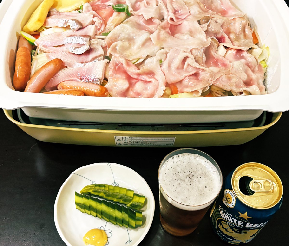 decimus_a's tweet photo. 今夜は蒸しゃぶ🐷
ブリが安かったので、初挑戦🐟
うまいかどうか楽しみだ😁
乾杯🍻🍻🍻🍻😆😆😆😆 https://t.co/m4RlnNnJKI