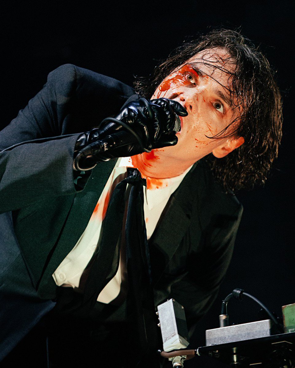 hourly swarm gerard tweet media