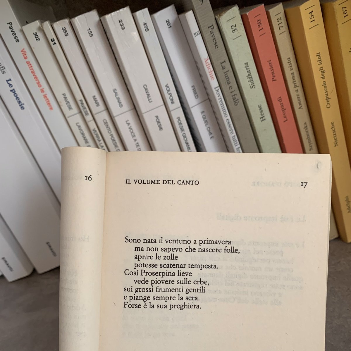 ne potrei mettere centinaia però visto che il 21 marzo è anche il compleanno di alda merini metto questa che è sempre stata una delle mie preferite