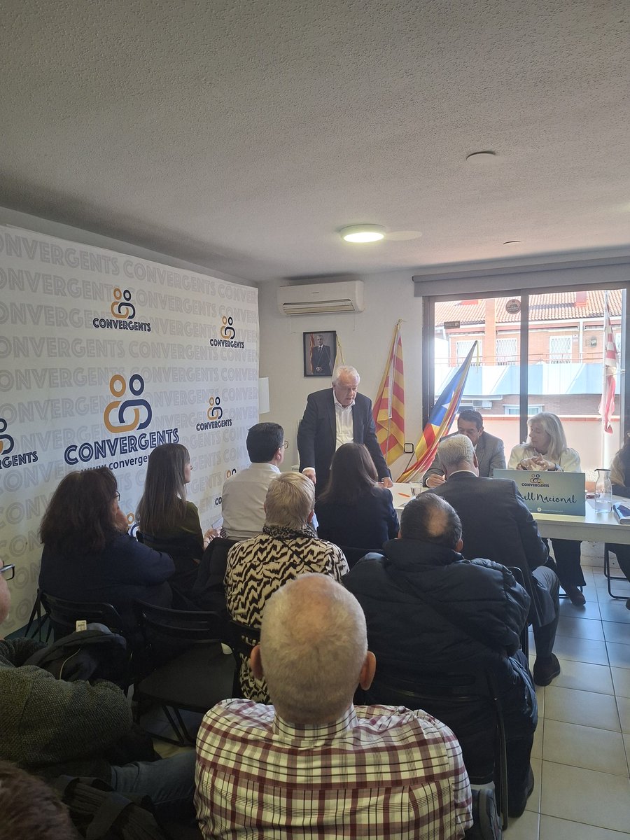 El municipalisme marca el camí convergent.

S’aprova la ponència municipal de Convergents, presentada per l’alcalde de Sant Jaume de Domenys, Magí Pallarès.

Una aposta clara per posar el territori al centre, enfortir els ajuntaments i transformar el país des de la proximitat.