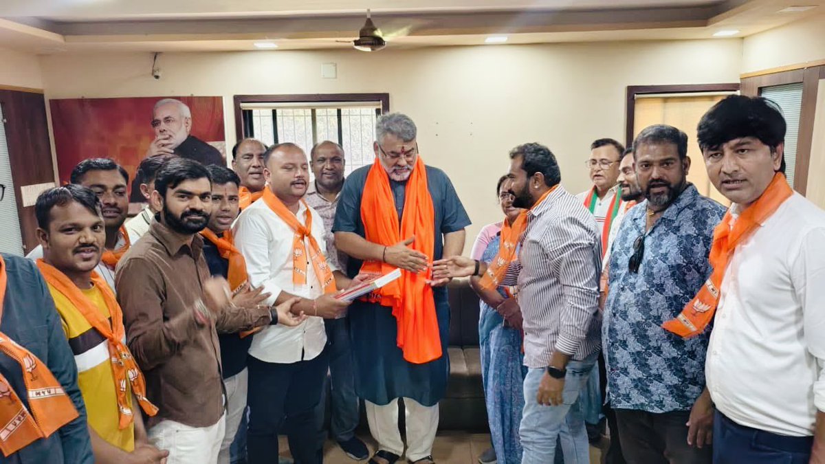 *બક્ષીપંચ ટિમ જામનગર શહેર ભાજપ દ્વારા પ્રદેશ ભાજપ મહામંત્રી શ્રી અનિરુદ્ધભાઈ દવે નું શાલ અને પુસ્તક દ્વારા સ્વાગત કરવામાં આવ્યું*