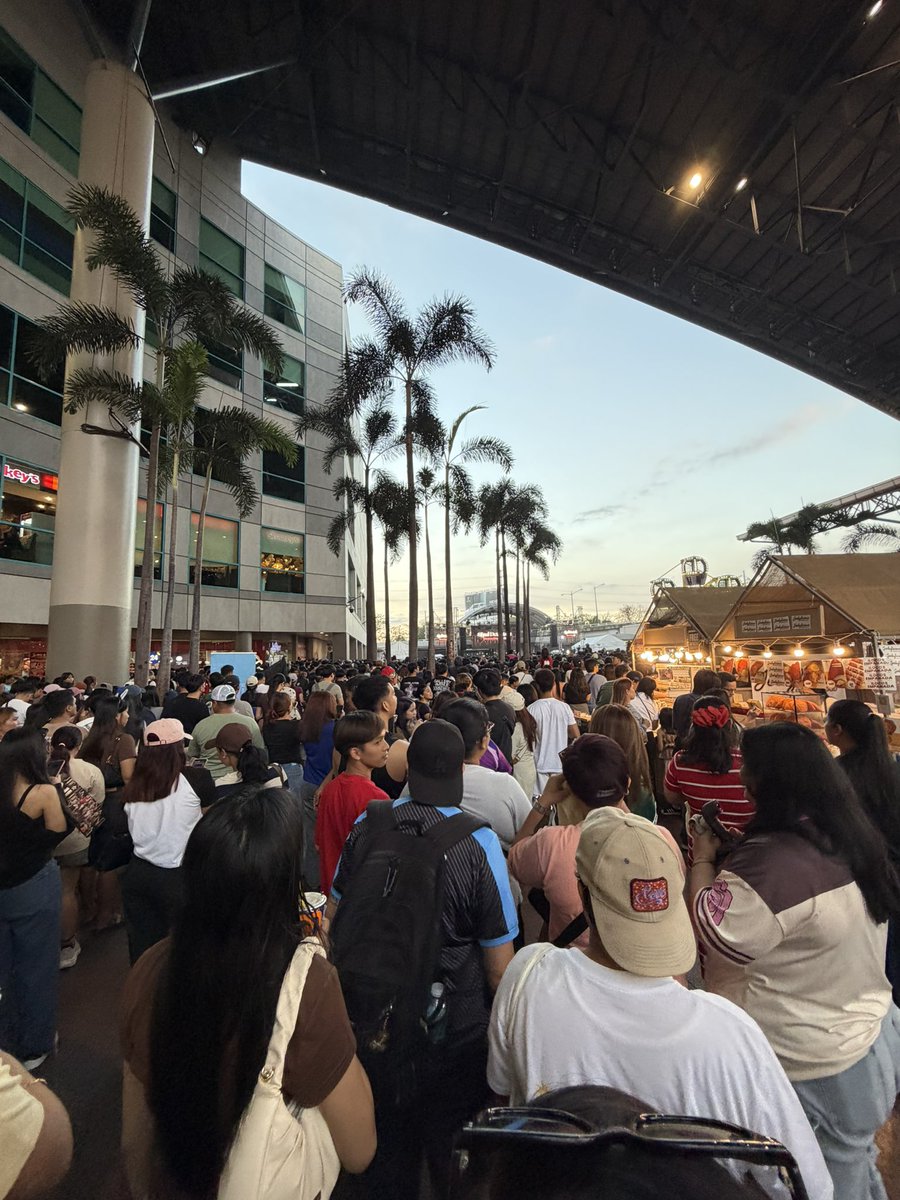 pantropikrissy 🌴 tweet media