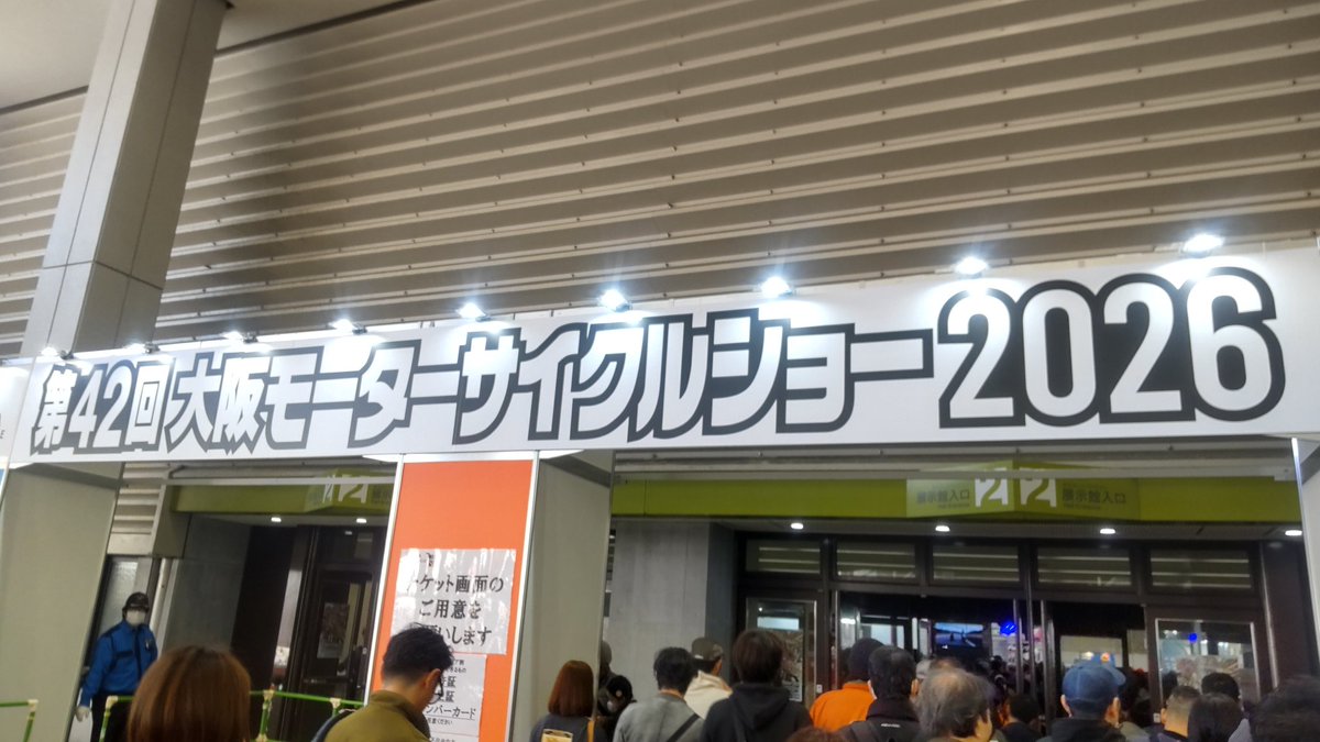 nobu_950's tweet photo. 今年も大阪モーターサイクルシヨー行ってきました～🏍️
新型のCB400SFが発表されてました🎶
YAMAHA乗りだけどCBは、いいバイクですね👍️
今年も多くのライダーさんが来てました！

#YAMAHABOLT
#大阪モーターサイクルシヨー
#CB400SF https://t.co/T8RcbdpcZN