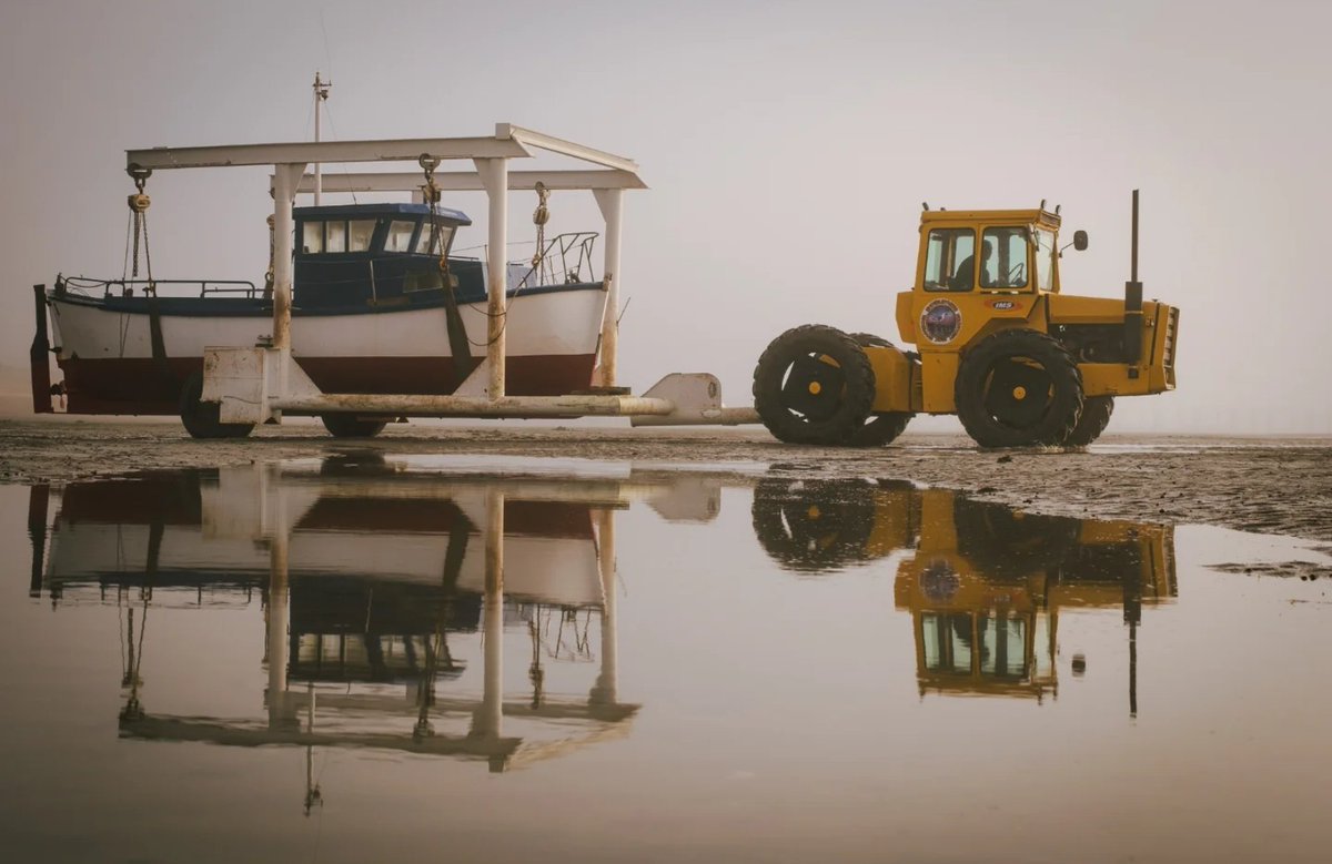 FriendsSouthend's tweet photo. So that's how they do it.

Foggy morning launch by the Shoebury Watermans Association at East Beach.

📷: James Harriss https://t.co/MASzmyIfIS