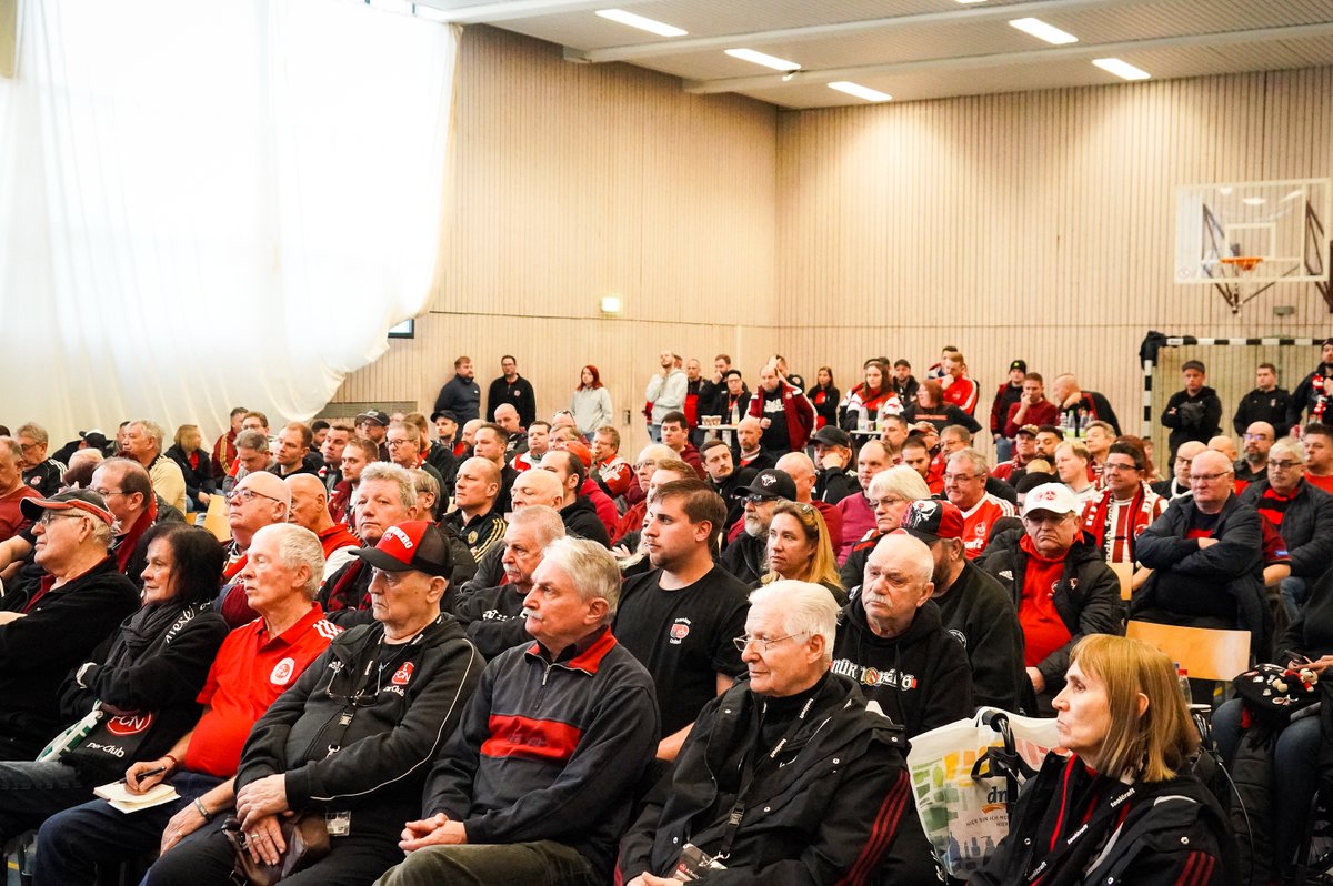 1_fc_nuernberg's tweet photo. Soeben ging unser 28. #OFCN-Treffen zu Ende! 🔚
AR-Vorsitzender Peter #Meier, die drei Vorstände informierten dabei über die aktuellsten Themen rund um den #FCN und standen für Fragen bereit!
Vielen Dank für Euer Kommen und den regen Austausch, Club-Fans! 🙌
#FCNFCK https://t.co/SiwHhezARz