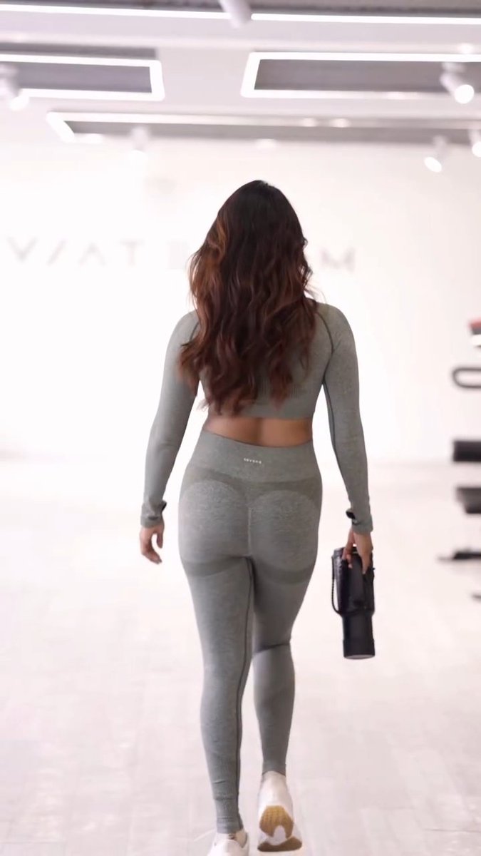 serialtribes's tweet photo. Ahhhh😍gym ku poi iva dress ah ara koraiya kilichu mandi potu kundiya kadichu echiya thuppi nakkanum👄pundaiya nakki kitae mela vanthu Thoppula thadavi🥵ava karutha molaiya sappi kaamba kadichu thudika vidanum👅doggy style la kuniya vachu sunniya theichu💦mudiya piduchu adikanum https://t.co/PUvZEzTAIl