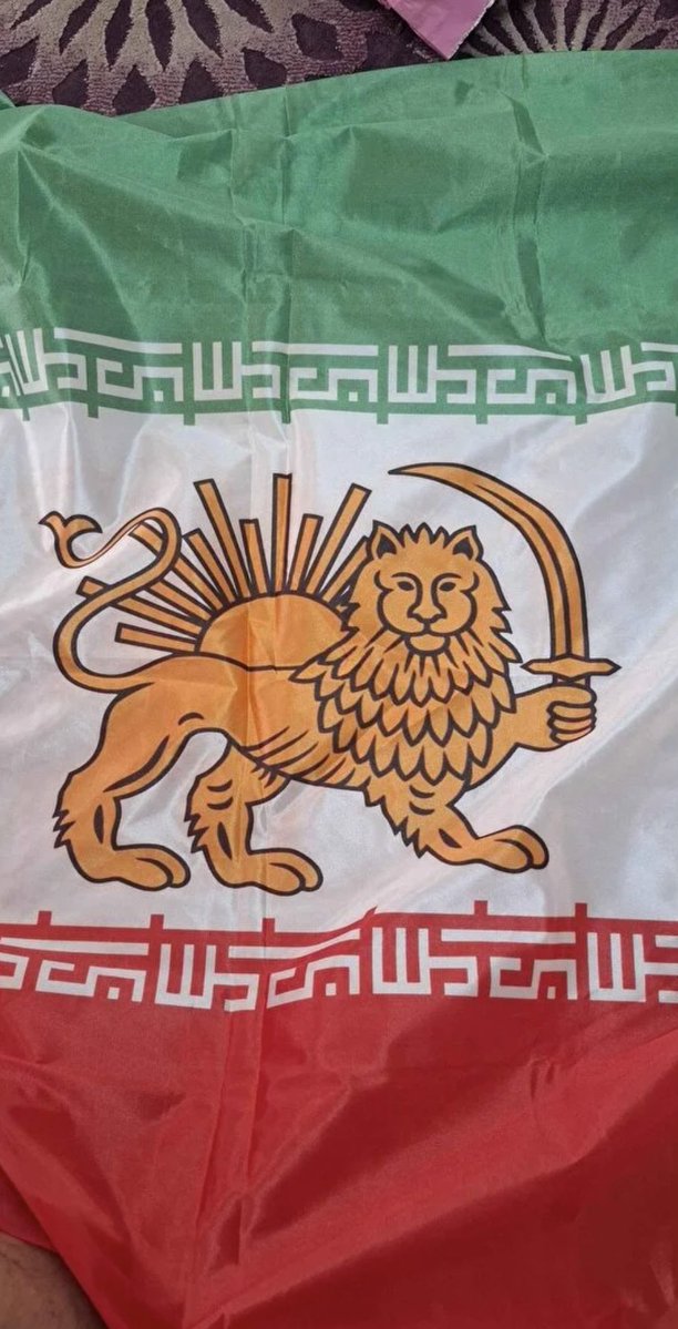 خـــٰــارِ مُغیلان tweet media