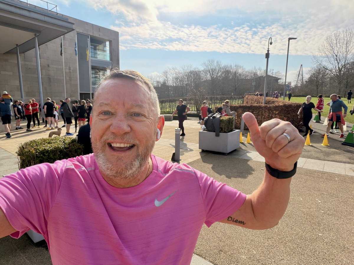 scottiewilson's tweet photo. A glorious day for a run and a really positive atmosphere
#runfatboyrun #tomatoface #livingstonparkrun πββοΈβοΈ https://t.co/NEgqwIEypy