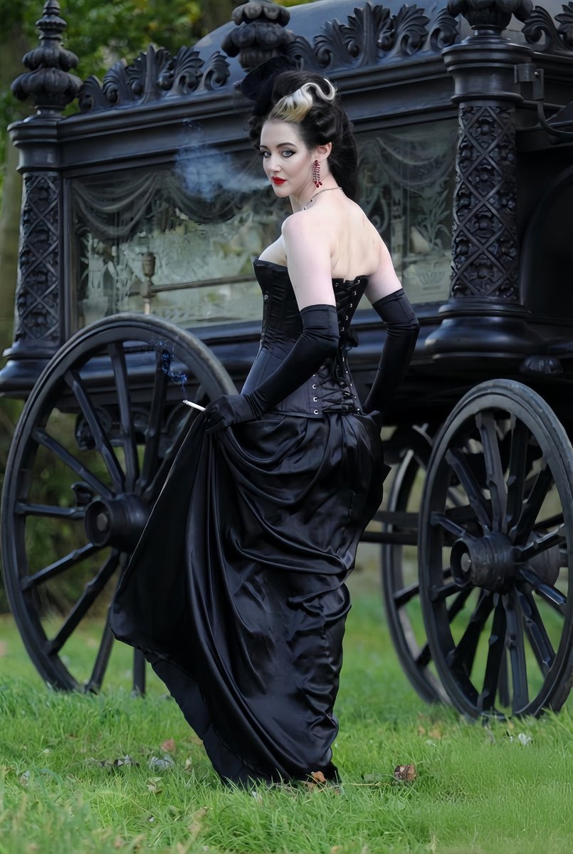 Selene Smokes tweet media