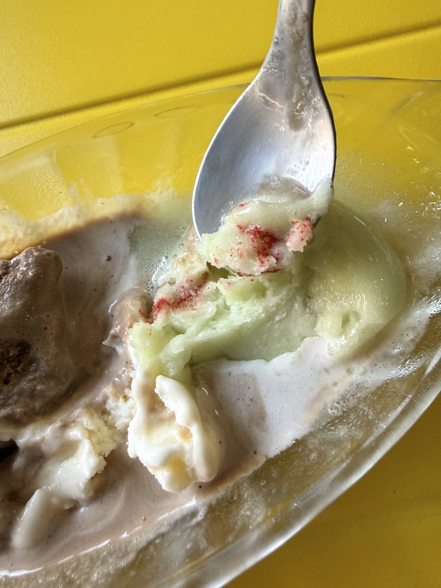 ไอหนมหม๋าตัวโปรดของเธอ tweet media