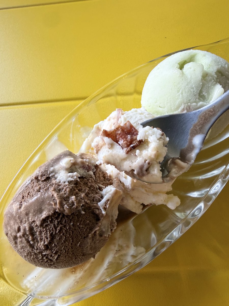 ไอหนมหม๋าตัวโปรดของเธอ tweet media