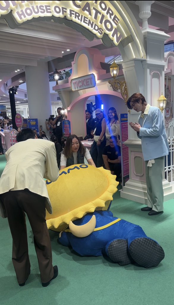 เด็กมารยาทงาม

JUNIORMARK AT SUMMER THE MALL BANGKAE

#THEMALLSUMMER2026xJUNIORMARK
#junniorrs #markjrtn #JuniorMark #JUMMO