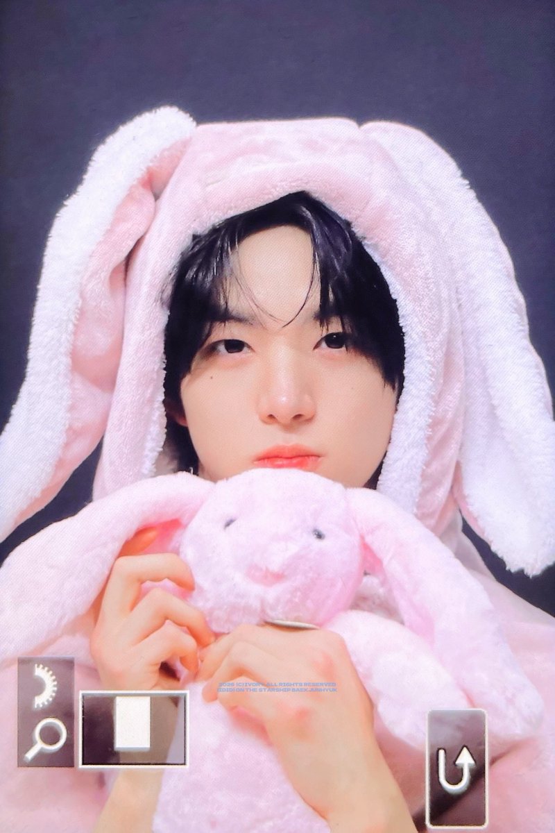 𝗜𝘃𝗼𝗿𝘆 tweet media