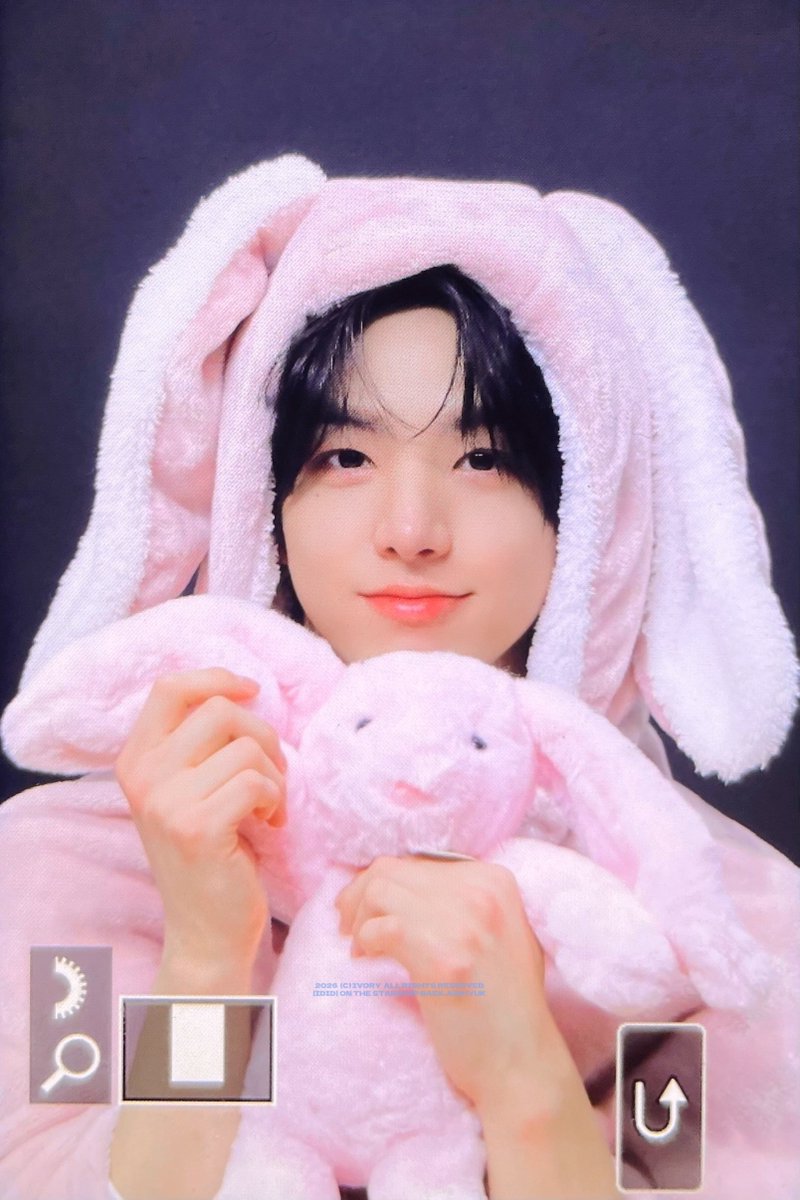 𝗜𝘃𝗼𝗿𝘆 tweet media