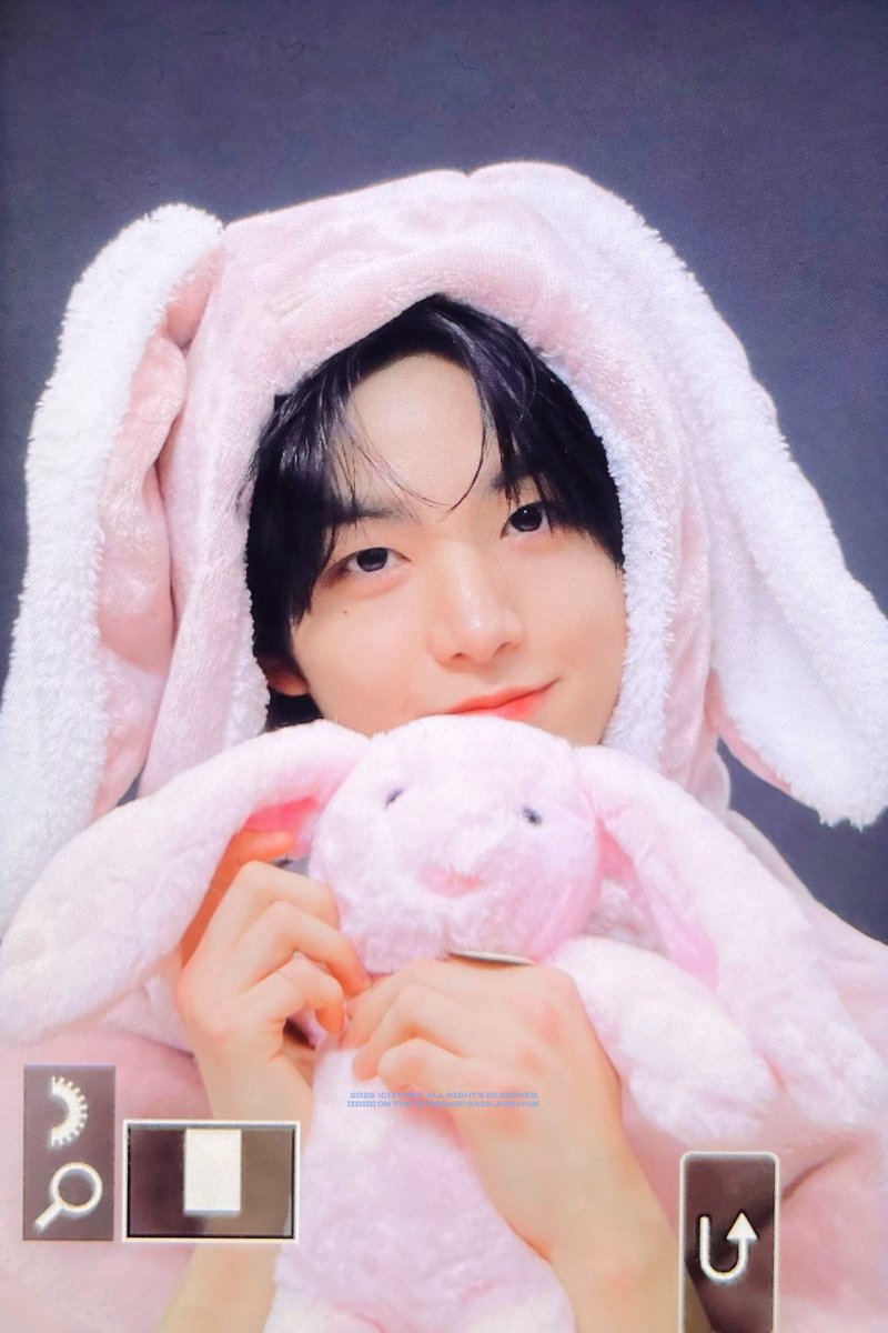 𝗜𝘃𝗼𝗿𝘆 tweet media