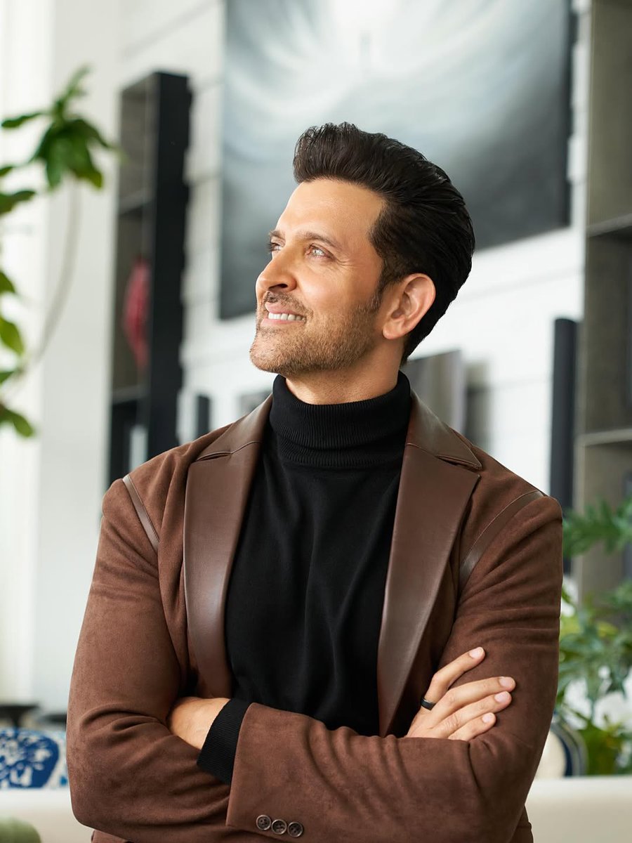 MissMalini's tweet photo. When it comes to charm, no one does it quite like #HrithikRoshan 😌✨

#MissMalini https://t.co/OUoxj6qf0l