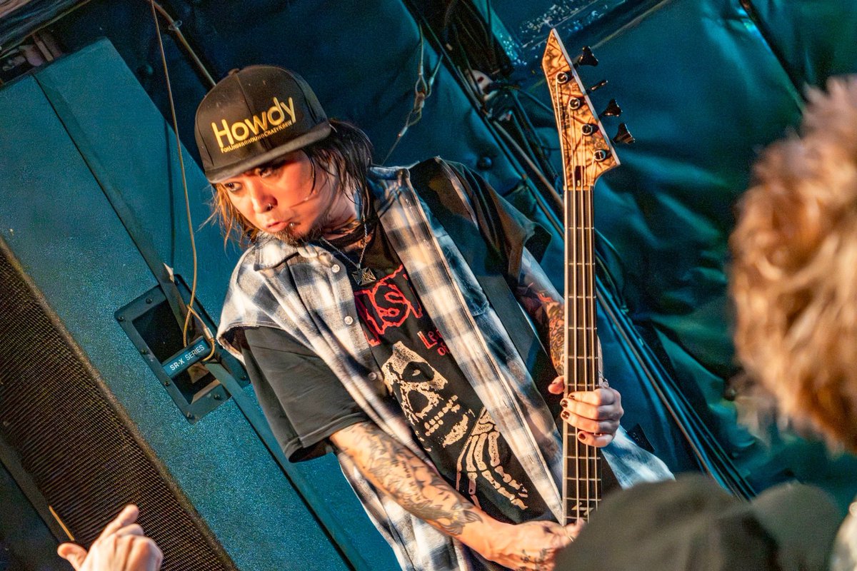 SKINHEAD GIRL tweet media