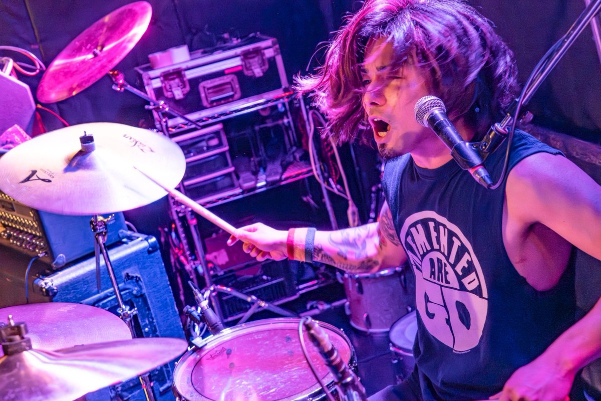 SKINHEAD GIRL tweet media