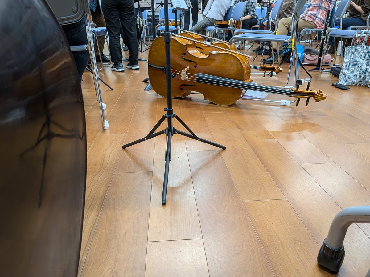 8phil_harmony's tweet photo. 久々に練習参加できた中の人です。
端っこから見た休憩風景🎻 https://t.co/22arIFVjWk